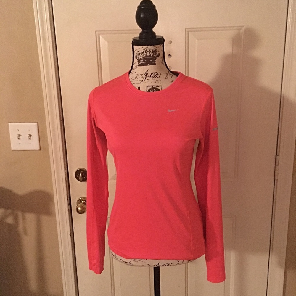 EUC Nike dri fit shirt, size small